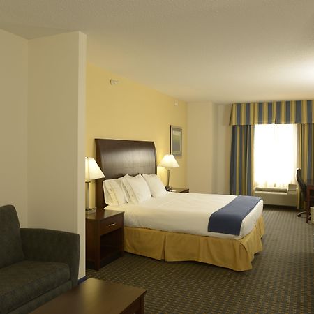 Holiday Inn Express & Suites Wilson-Downtown By Ihg Extérieur photo
