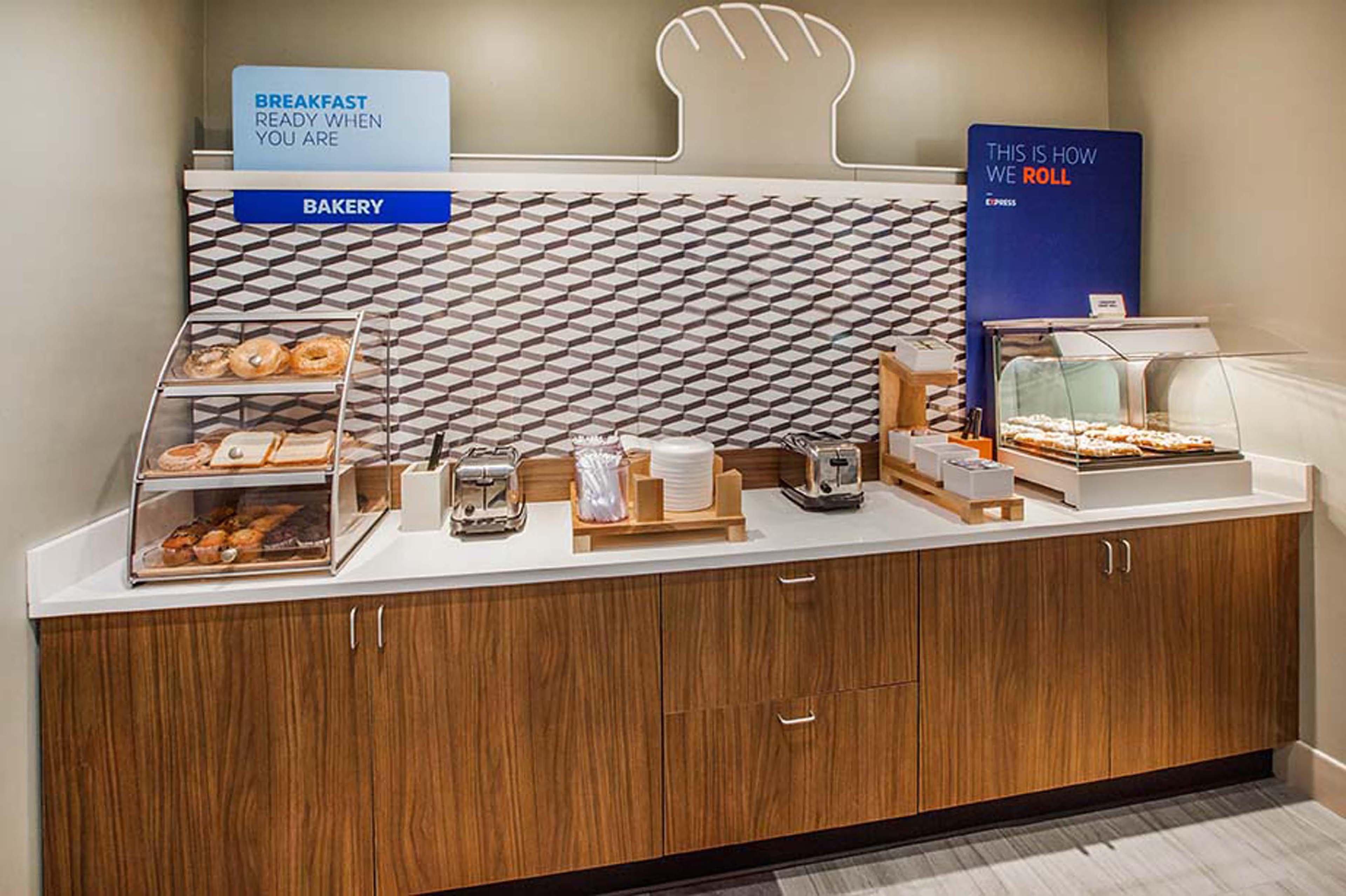 Holiday Inn Express & Suites Wilson-Downtown By Ihg Extérieur photo